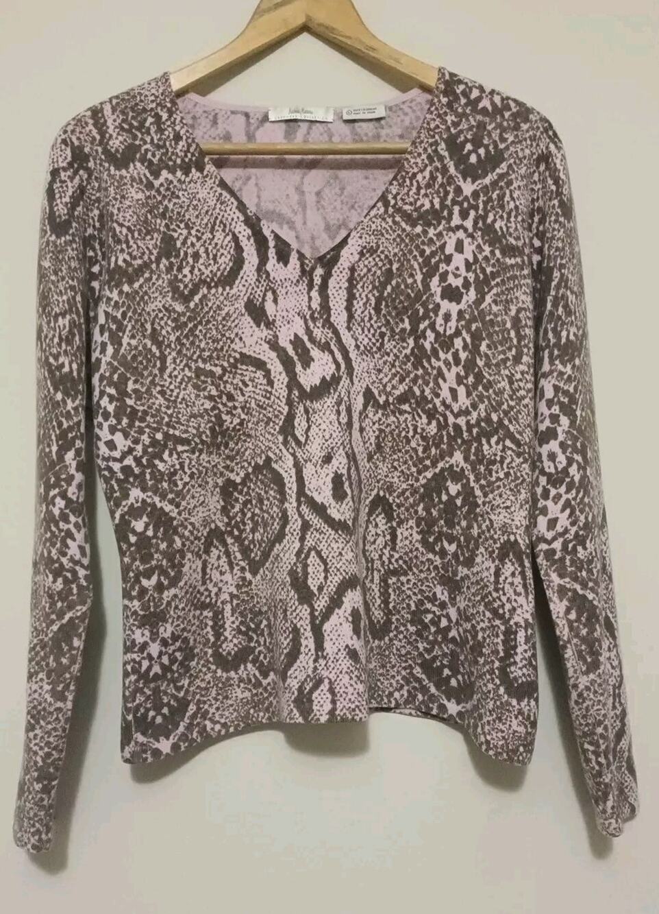 Neiman Marcus Cashmere Animal Snake Print V-Neck Sweater Pink Size L